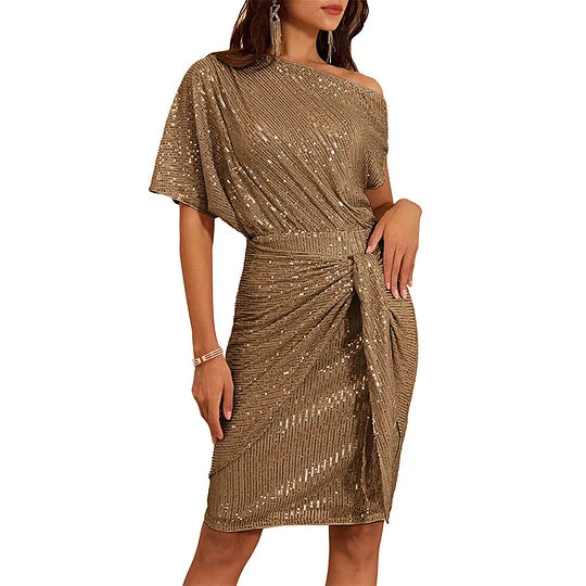 Um vestido de lantejoulas que atrai todos os olhares com as suas curvas irresistíveis e confiança inigualável