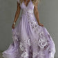 Elegante vestido de chiffon para mulher com renda bordada e decote em V profundo.