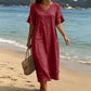 Vestido de mulher em algodão com decote em V, corte largo e borlas.