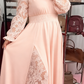 Vestido comprido bordado com gola alta