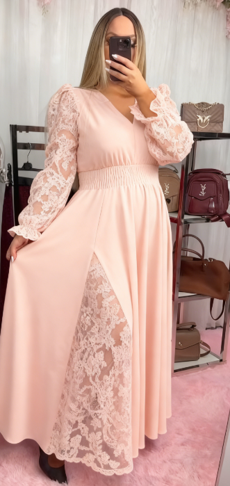 Vestido comprido bordado com gola alta