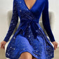 Vestido elegante em veludo com decote em V