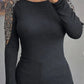 Blusa casual para mulher com gola redonda e detalhes vazados em strass