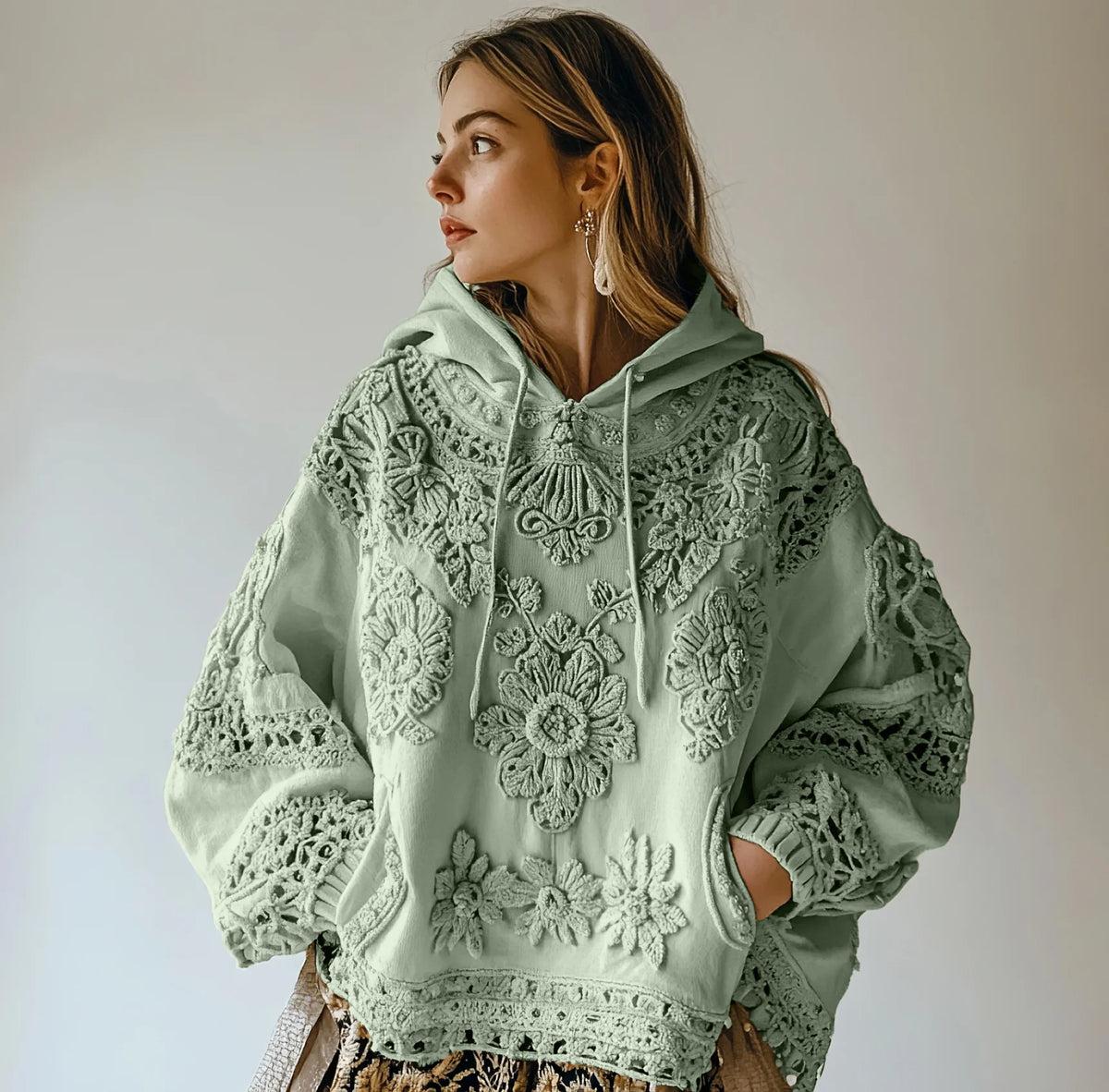 Sweatshirt casual para mulher com capuz e estampa floral bordada
