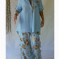 Conjunto de duas peças casual com estampado floral, composto por camisa e calças em linho e algodão