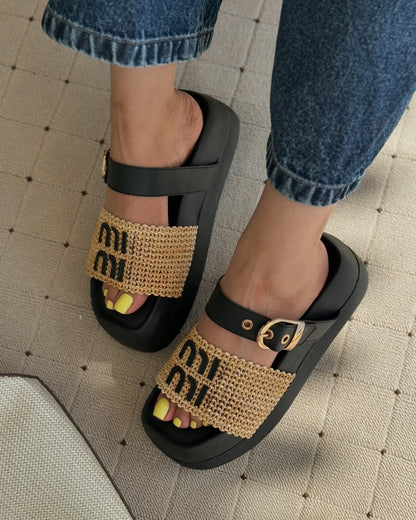 Sandálias de verão femininas da moda com sola grossa para férias na praia