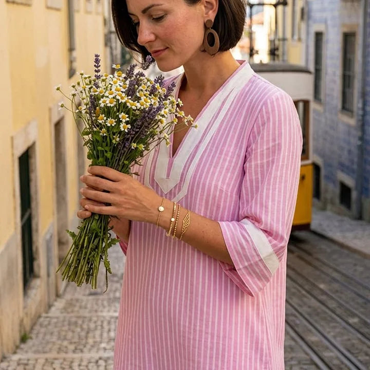 Este elegante vestido às riscas é a combinação perfeita entre conforto e estilo