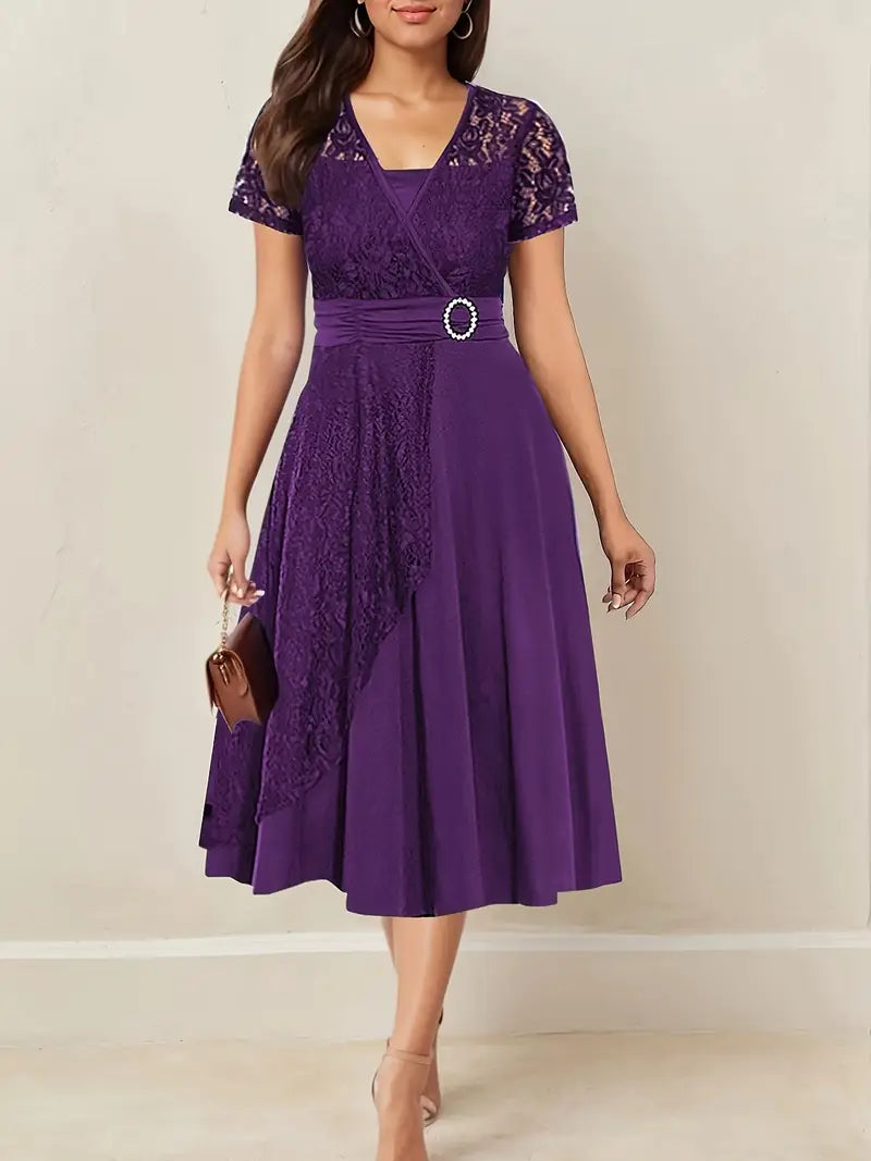 Vestido elegante de renda para mulher com decote em V