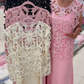 Camisola de manga curta com gola redonda e detalhes vazados + saiote