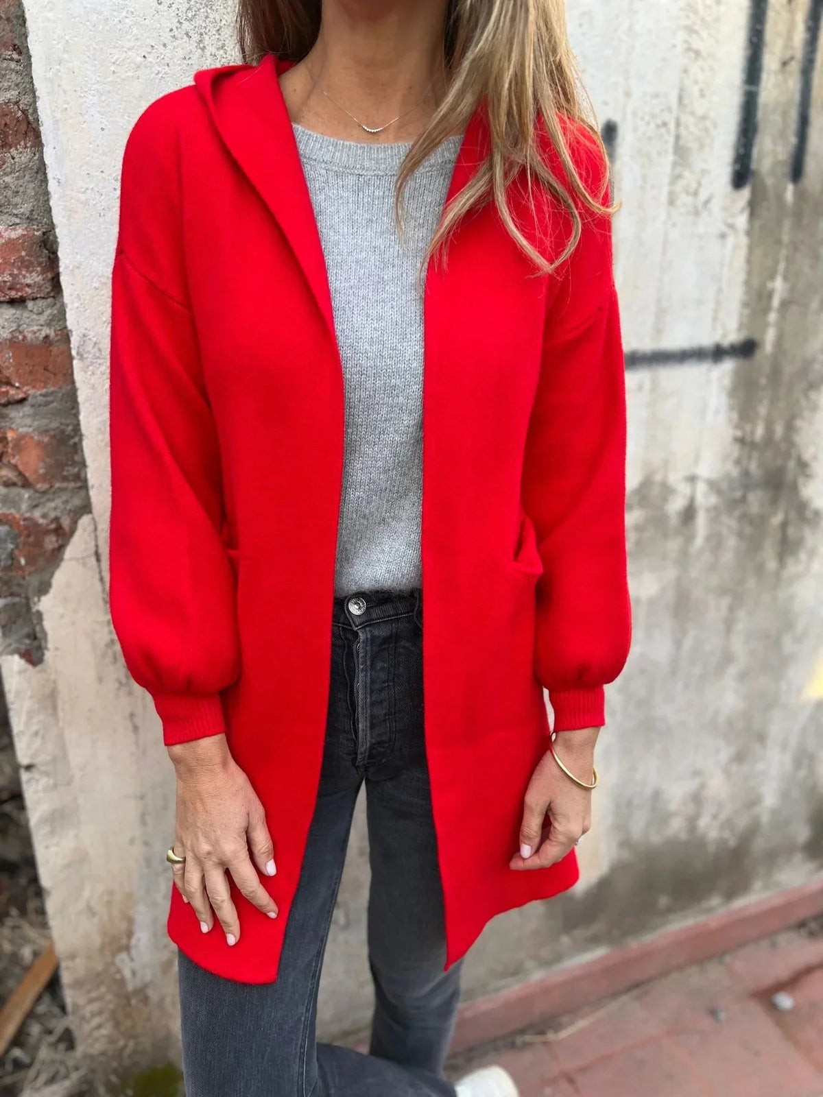 Cardigan comprido casual com bolsos e capuz