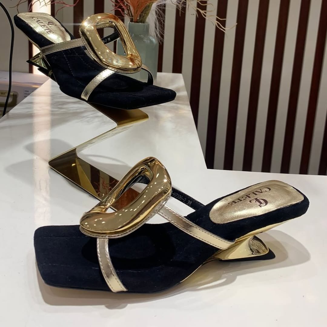 Sandálias de salto baixo estilo argola da moda feminina de verão