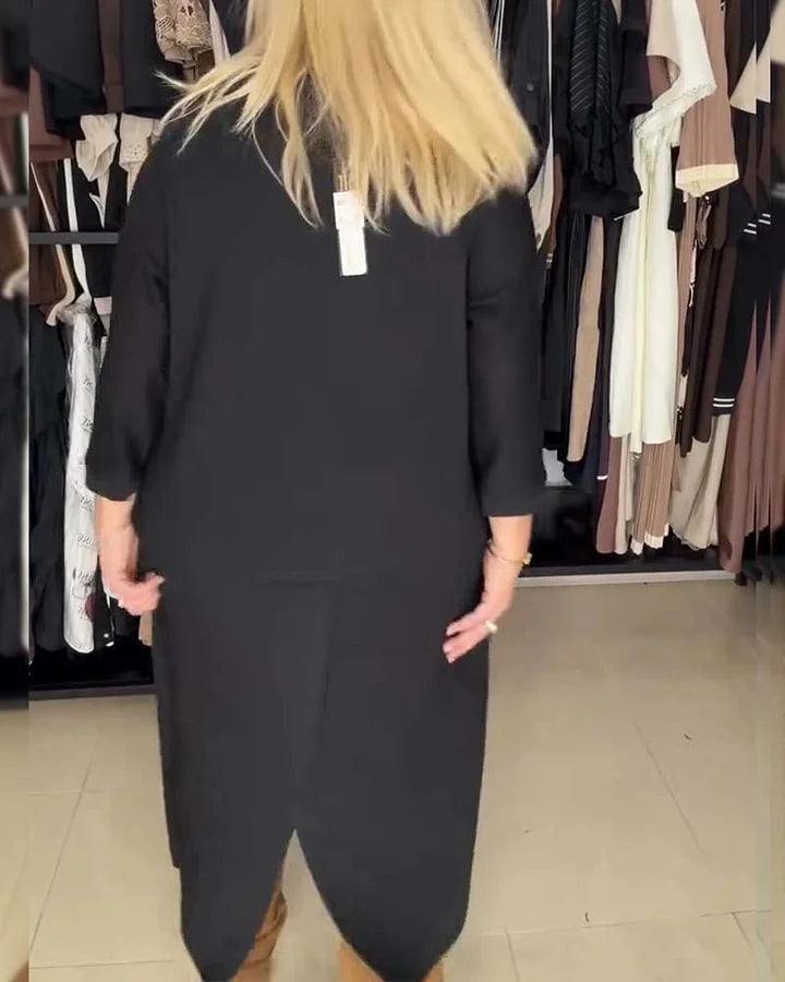 Vestido de menina com decote redondo, racha e bolsos