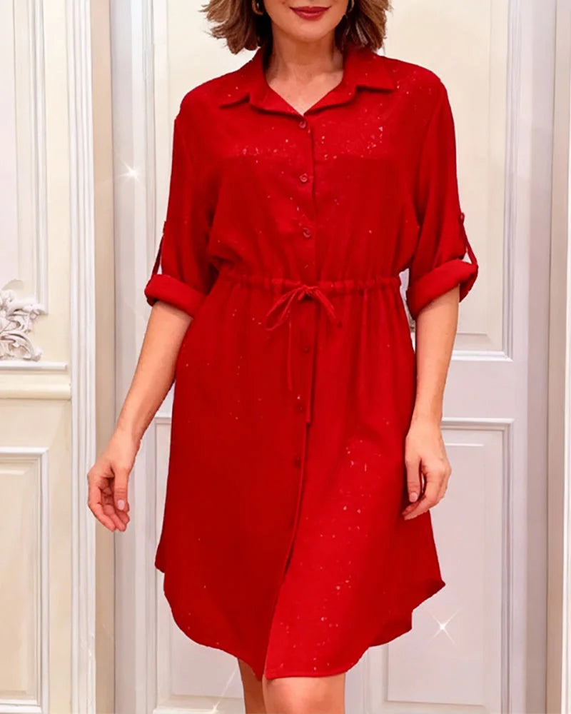 Vestido com gola de camisa e atilhos na cintura