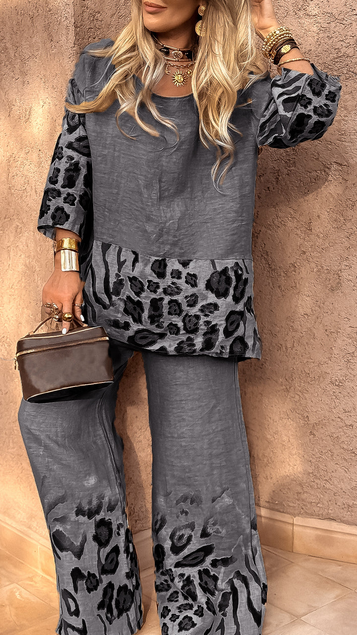 Fato casual de senhora em algodão e linho com estampado de leopardo e gola redonda