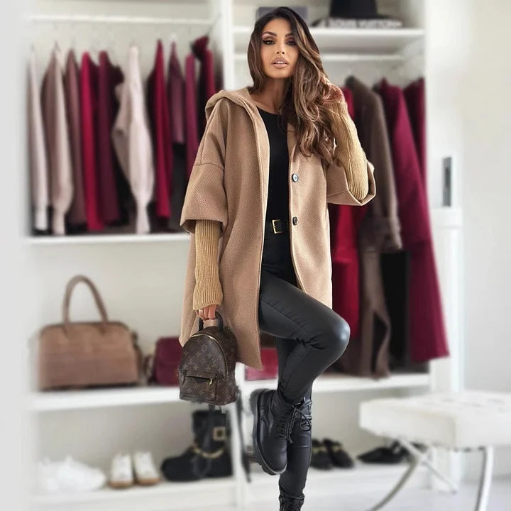 Casaco feminino elegante com capuz