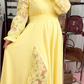 Vestido comprido bordado com gola alta