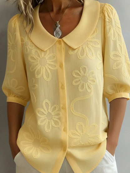 Camisa vintage com gola alta e flores bordadas