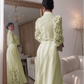 Vestido feminino elegante e moderno com mangas compridas vazadas
