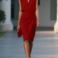 Vestido midi clássico com gola redonda e manga curta