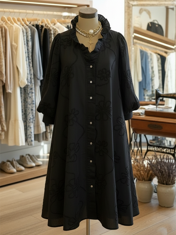 Vestido camiseiro romântico casual com gola babada