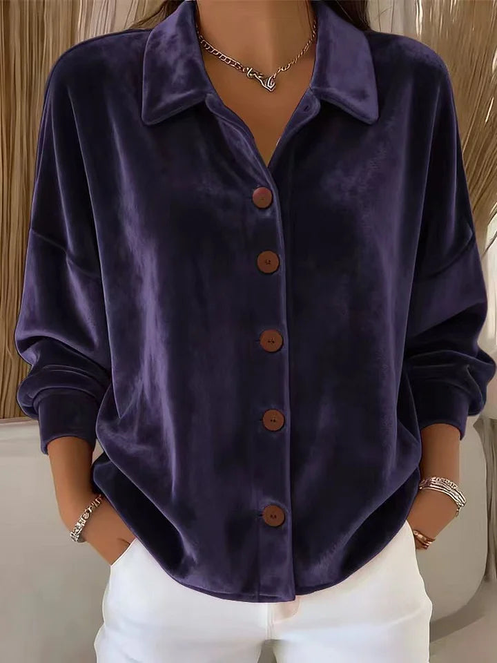 Blusa elegante em veludo com abotoamento simples