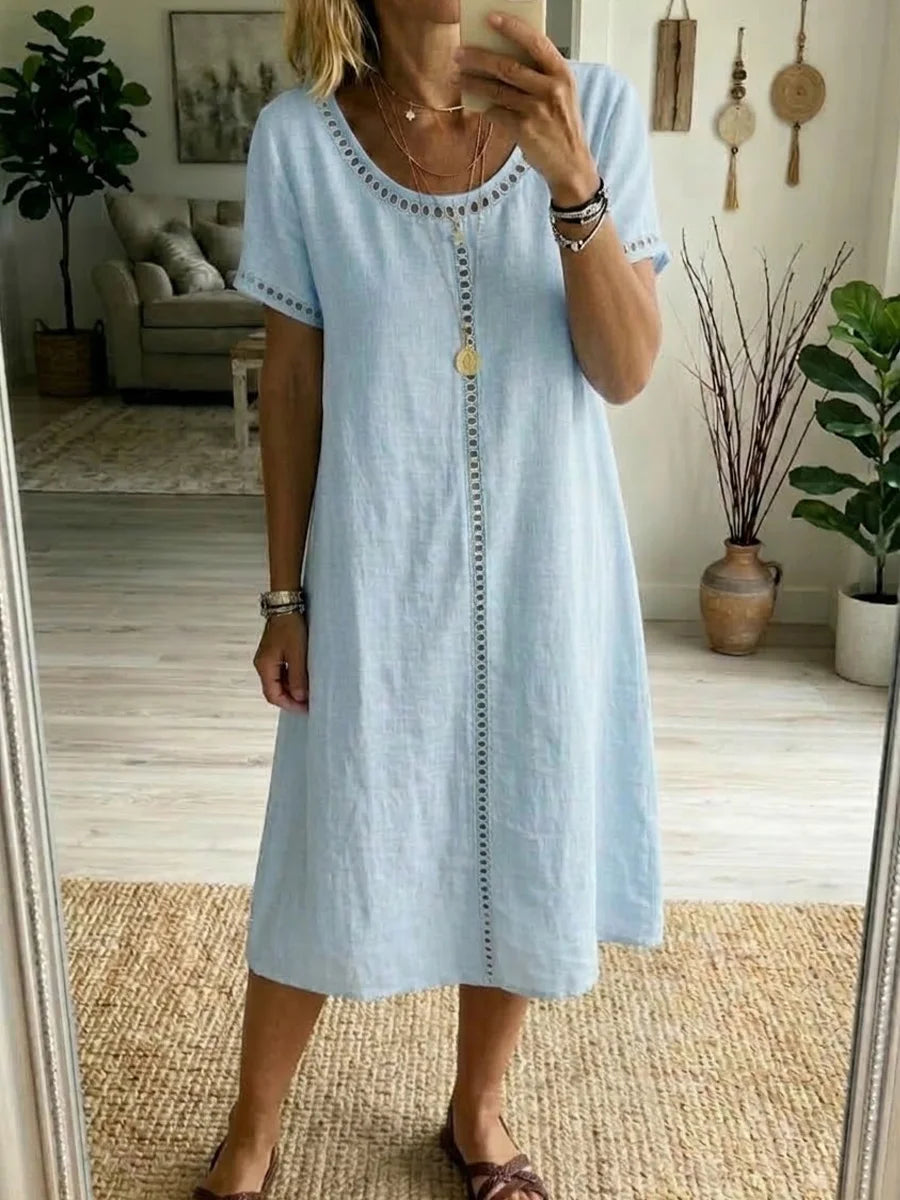 Vestido casual em linho e algodão com patchwork vazado e fitas