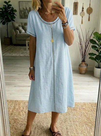 Vestido casual em linho e algodão com patchwork vazado e fitas
