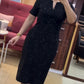 Vestido elegante e brilhante com decote em V