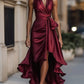 Vestido elegante em cetim com ombros descobertos e folhos