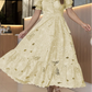 Vestido elegante com bordado floral vazado
