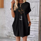 Vestido t-shirt com monograma e mangas estilo morcego
