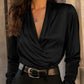 Camisa feminina elegante e elegante com decote em V