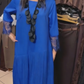 Vestido comprido com saia plissada e decote redondo