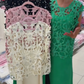 Camisola de manga curta com gola redonda e detalhes vazados + saiote