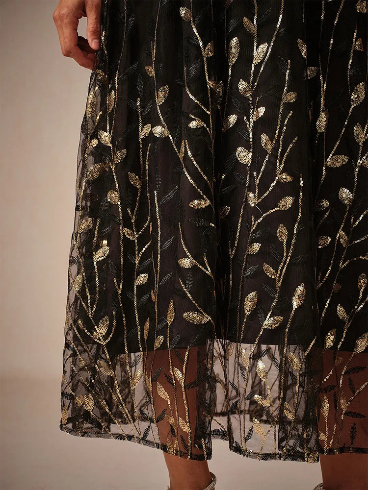 Vestido midi bordado com lantejoulas douradas