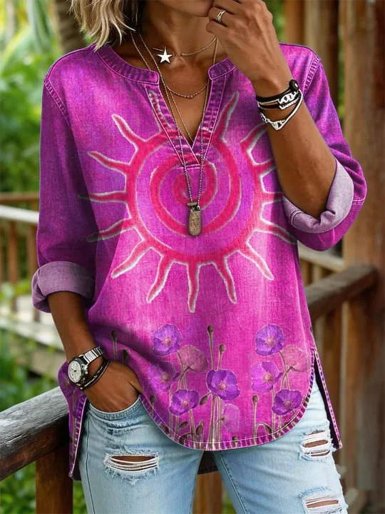 Camisa casual de mulher em algodão denim lavado com estampado floral de girassóis e decote em V.