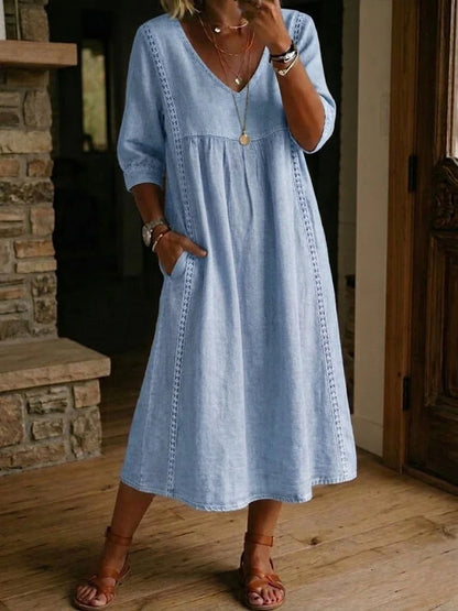 Vestido solto e casual com patchwork, renda, linho e algodão.