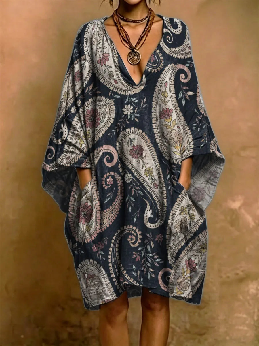Vestido de mulher em algodão e linho com estampado floral paisley vintage e manga curta.