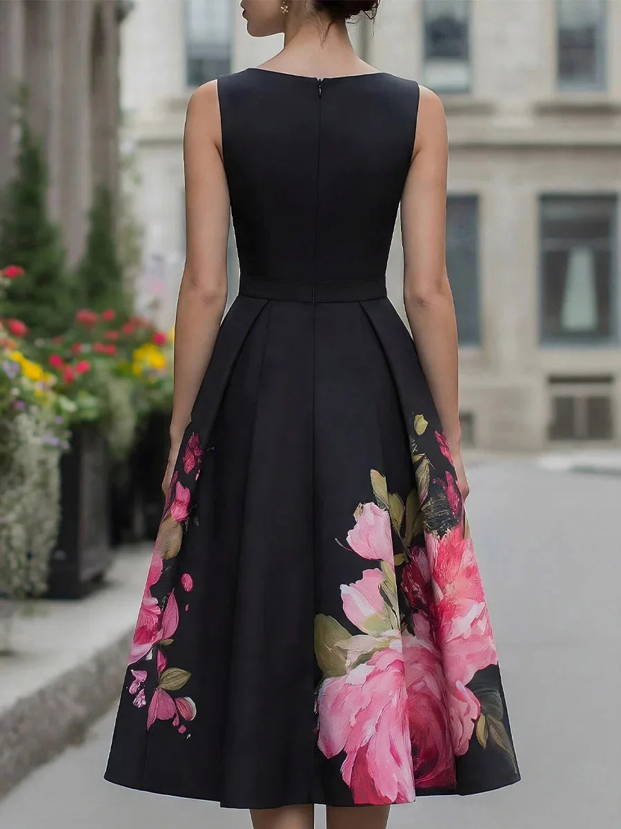 Vestido sem mangas com estampado e gola redonda