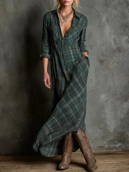 Vestido camiseiro xadrez verde com lapela e abotoamento simples