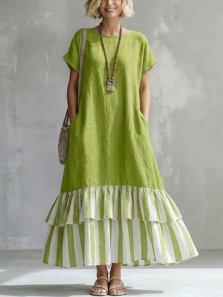 Vestido comprido largo e aconchegante em algodão e linho com estampado de patchwork às riscas e folhos.