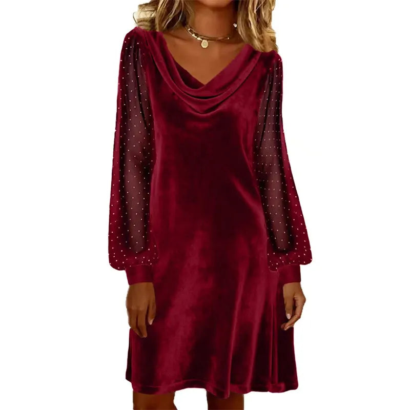 Vestido feminino elegante de malha, com lapelas e comprimento até o joelho.