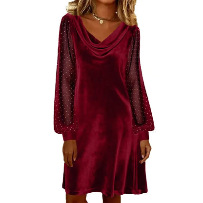 Vestido feminino elegante de malha, com lapelas e comprimento até o joelho.
