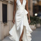 Vestido elegante em cetim com ombros descobertos e folhos