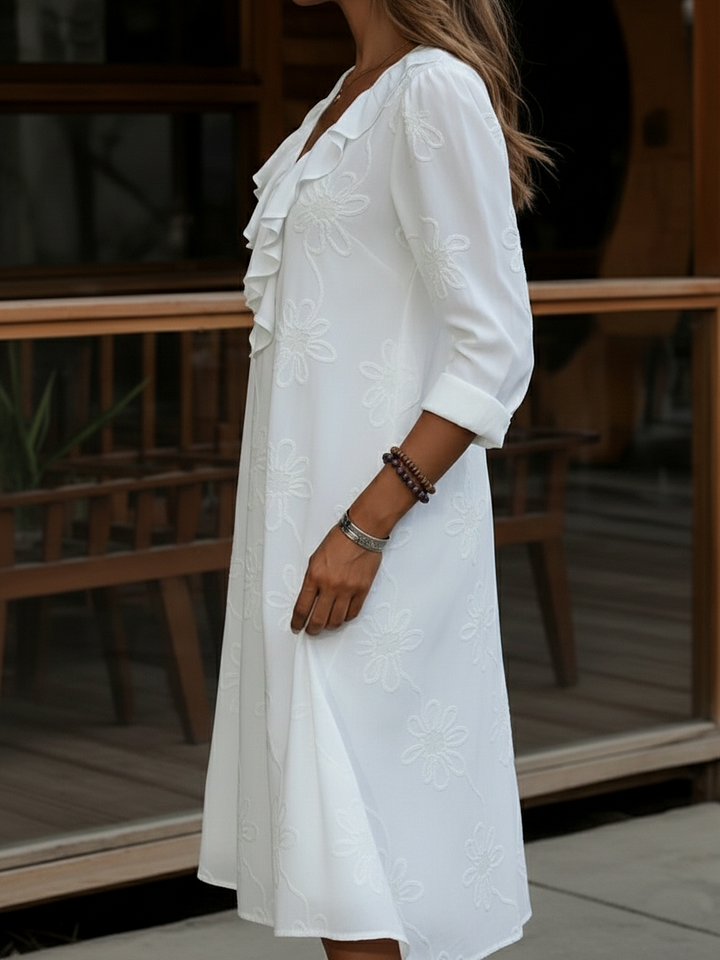 Vestido vintage com decote em V e folhos, bordado com flores