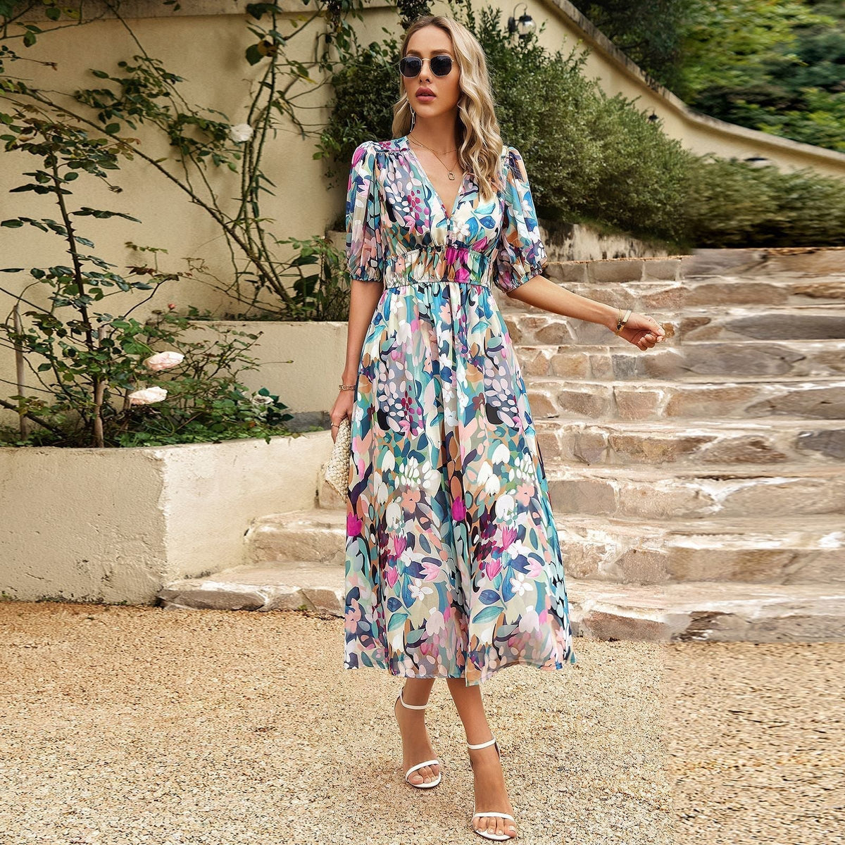 Vestido midi estampado com decote em V para mulher