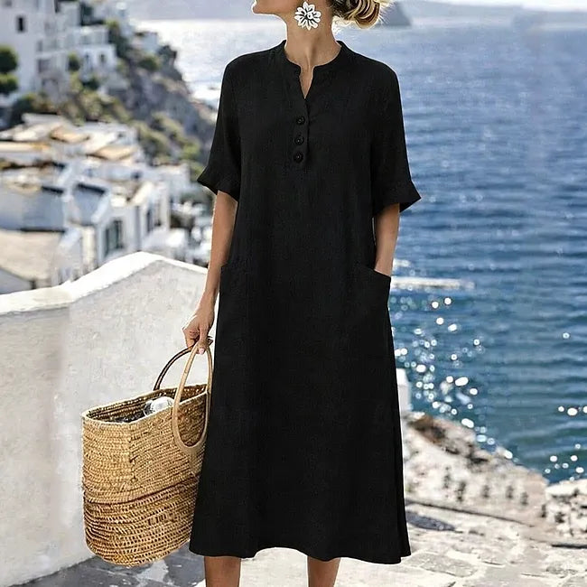 Vestido de mulher em algodão com botões e modelagem solta
