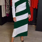 Vestido feminino elegante e às riscas com ombros largos