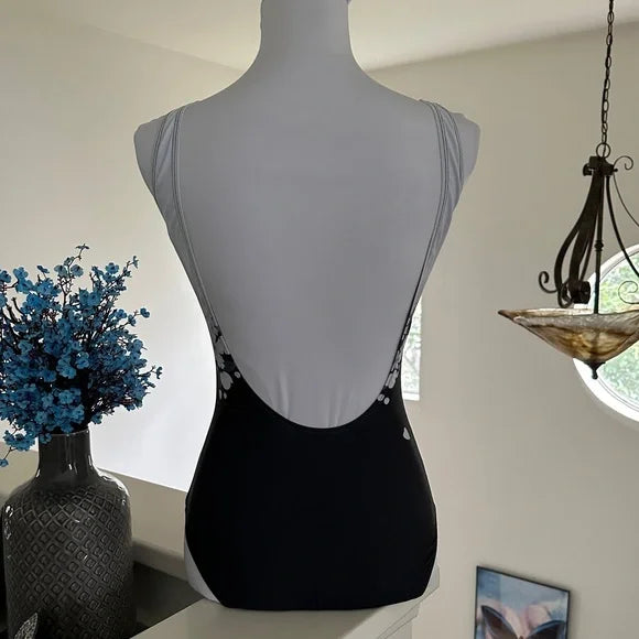 [Compre um e leve outro grátis] Fato de banho com estampado floral | Preto e branco