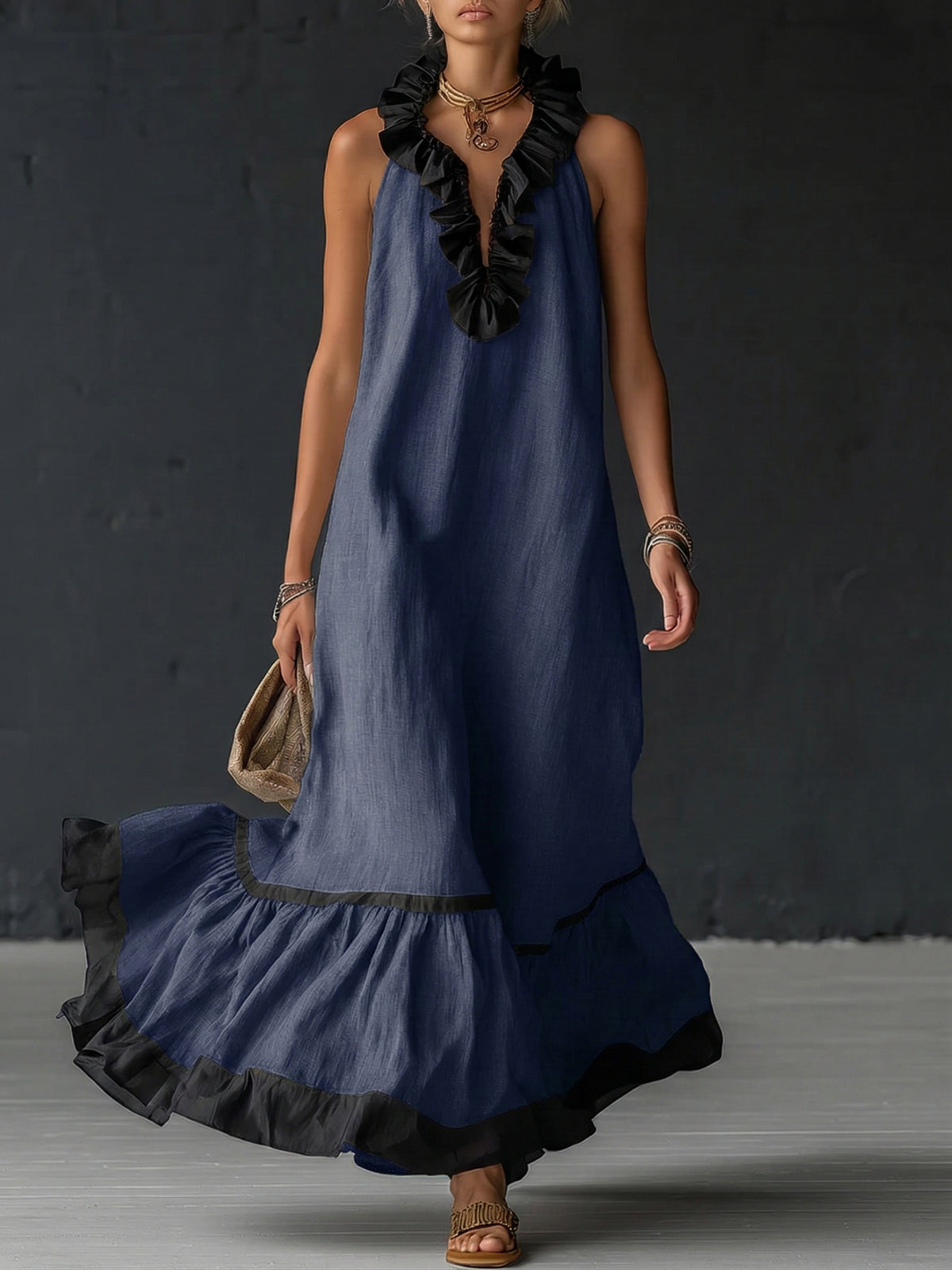 Vestido comprido elegante e romântico com folhos e blocos de cor